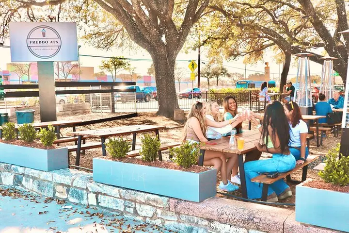 Austin Murals & Mimosas Roofless Party Bus Tour