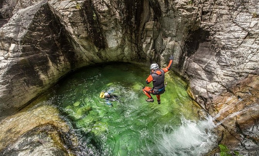 Image 1: 4 heures de canyoning dans le canyon corse de Richiusa l'après-midi