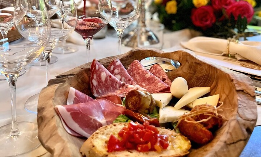 Image 3: Cena romantica a lume di candela e vino in Toscana