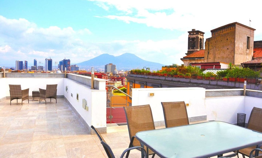 Image 2: ✈ ITALIE | Naples - Palazzo Settembrini 49 Apartments, 2 nuit - Déc...