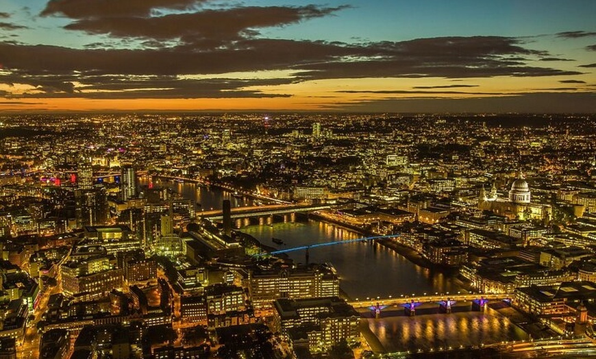 Image 14: New Year's Eve Dinner Cruise with Fireworks Display