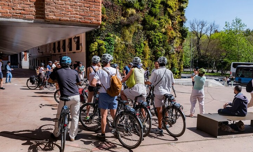 Image 17: Tour en bicicleta por lo más destacado de Madrid