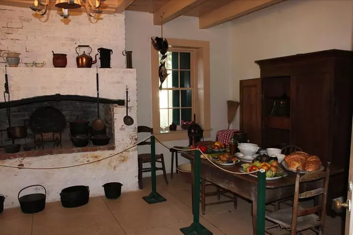 Airboat Swamp and Destrehan Plantation Tour from New Orleans