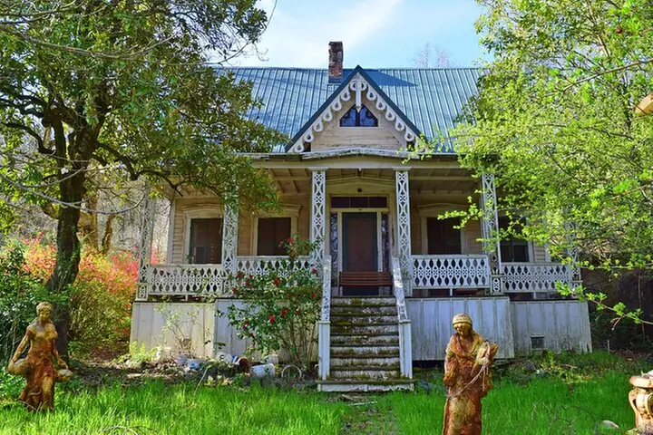 A Highway 49 Drive: A Self-Guided Audio Tour from Placerville to Ja...