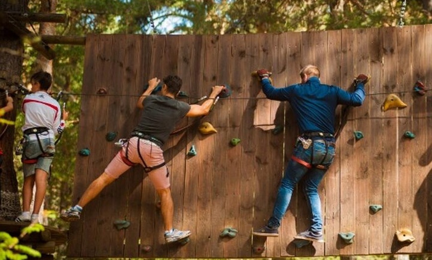 Image 3: Parque de aventuras Aventura Amazonia con tirolesas y circuito de c...