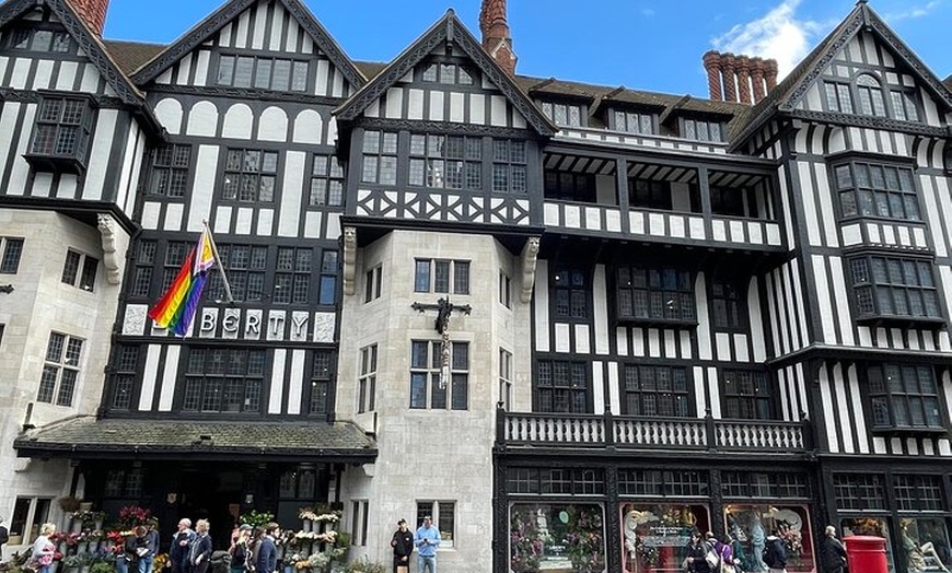 Image 7: Taylor Swift London Boy Walking Tour