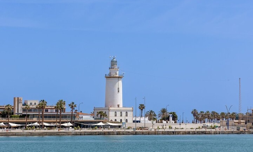 Image 10: Descubre Málaga Tour Privado de 60 Minutos en Tuk tuk