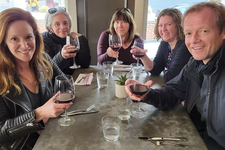 Newport Walking Food And History Tour