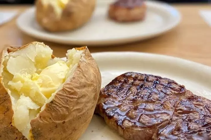 5-course Walking Food Tour in Dallas : Cocktail package available