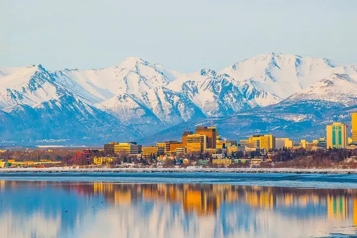 Anchorage's Winter City Tour = Samples + Stops + WildLife