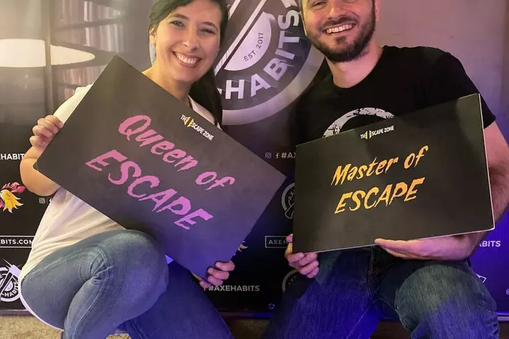 Bundle: 1-Hour Axe Throwing + Escape Room