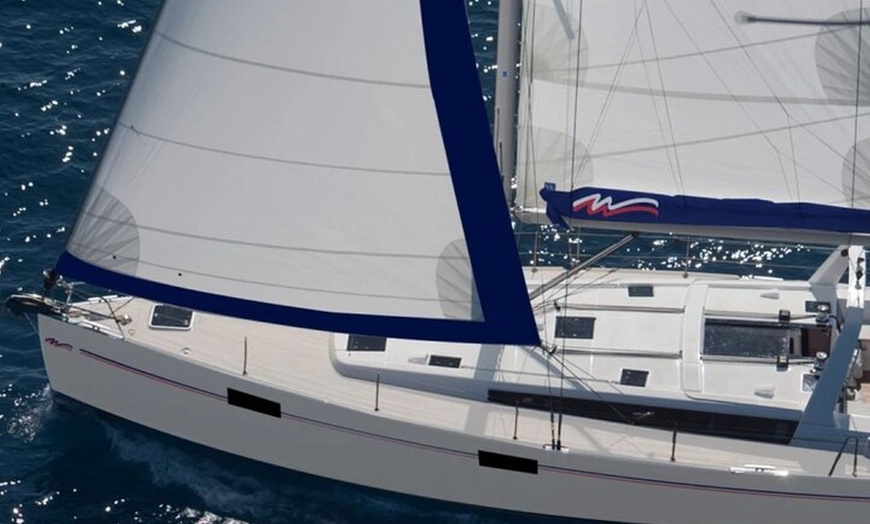 Image 10: Navegación en Velero de Lujo con Aperitivo y Juguetes Acuáticos