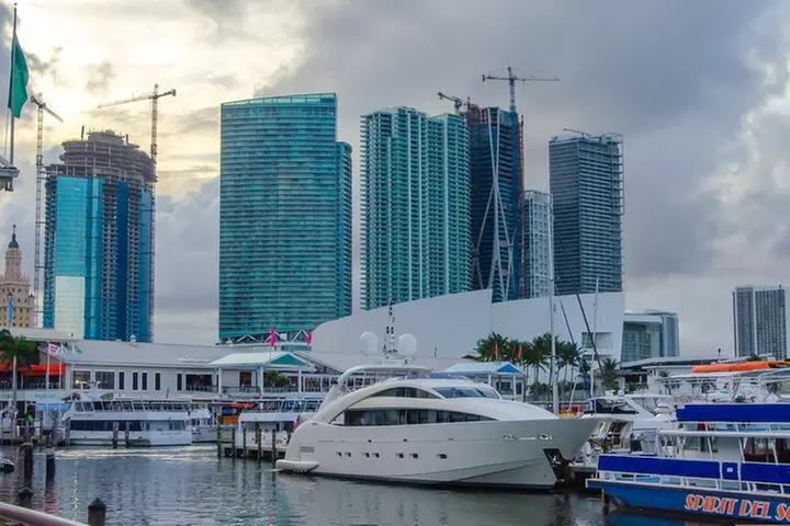 Miami and Bayside 90 min Cruise of Celebrity Islands