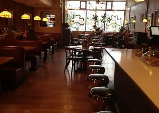 5% Cash Back at Pete's Famous Restaurant