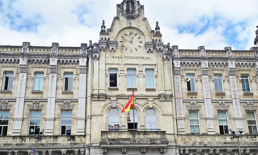 Image 3: Visita Exclusiva a Santander con Catedral y Centro Botín