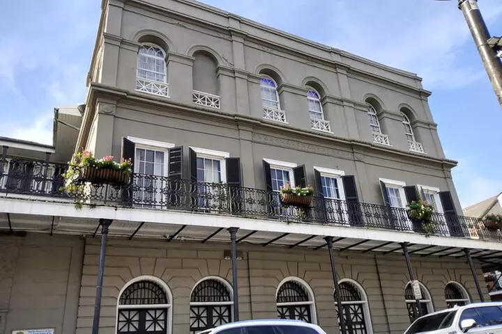 Spooky Spirits Haunted Pub Crawl - Ghost Tour in New Orleans