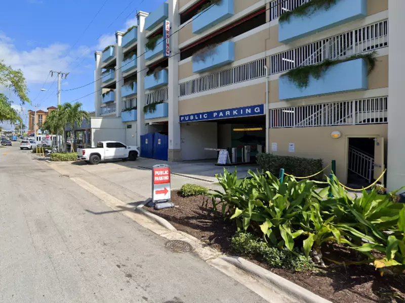 Parking at Deerfield Beachplace Garage - Primary Image
