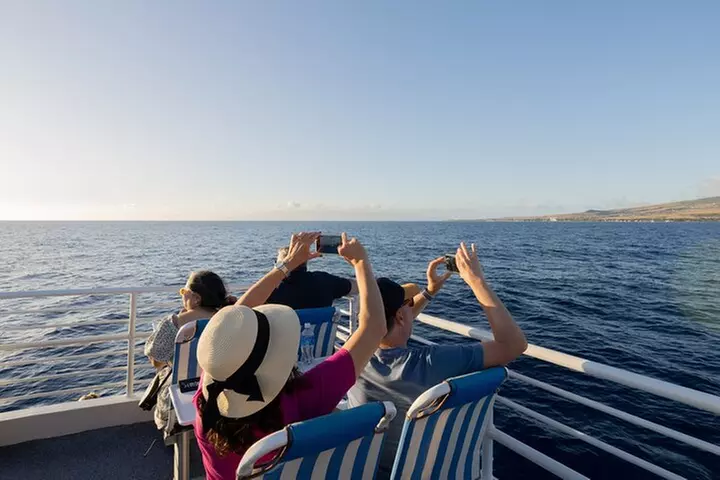 From Ma'alaea Harbor: Sunset Dinner Cruise Aboard the Quicksilver