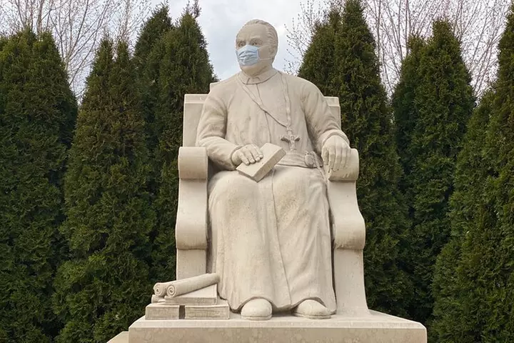 Small-Group Tour of Chicago Neighborhoods: North and South Side