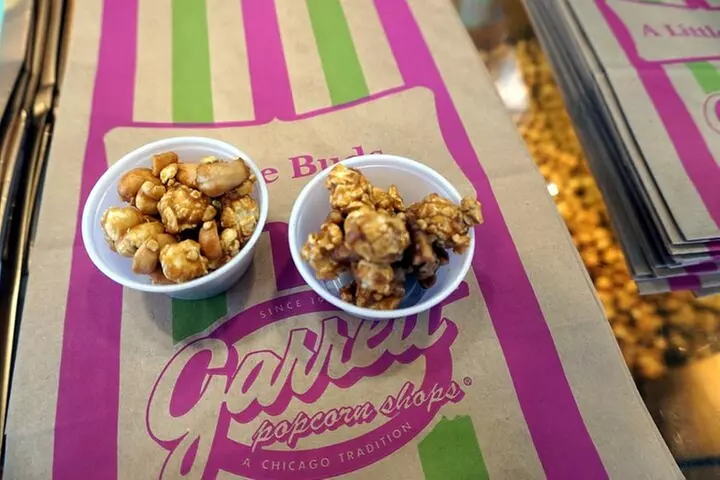 Chicago Loop District Food Tour with Deep Dish & Beef Sandwich