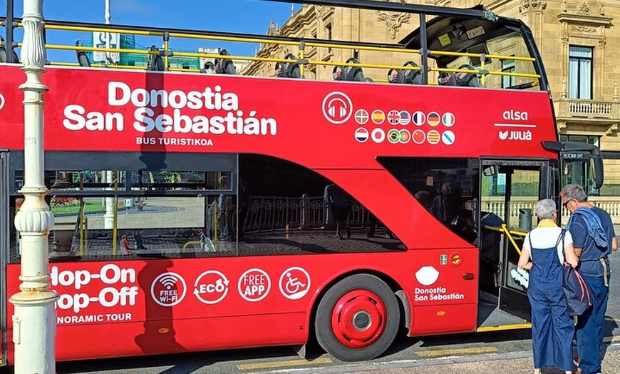 Image 6: Visita turística en autobús turístico por San Sebastián