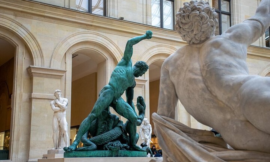 Image 3: Visite exclusive du Louvre – Guide privé et prise en charge à l'hôt...