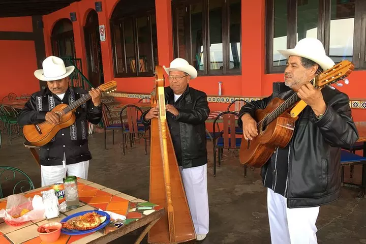 Puerto Nuevo Lobster, Margaritas and Mariachi Private Tour