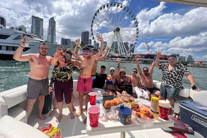 Miami Boat & Yacht for Day or Sunset Tour Cruise with Captain