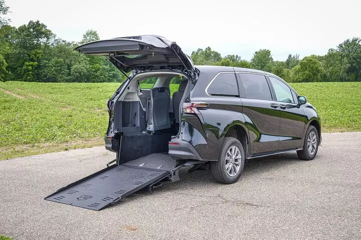 Wheelchair Accessible Taxi from JFK to Manhattan