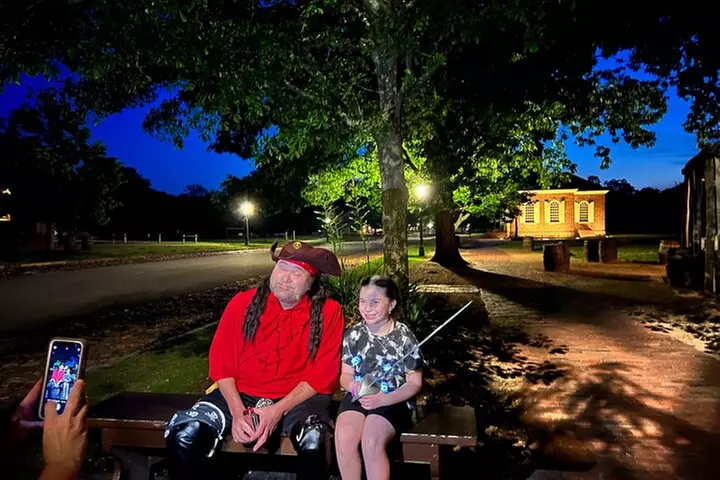 Williamsburg Ghosts, Witches and Pirates Tour