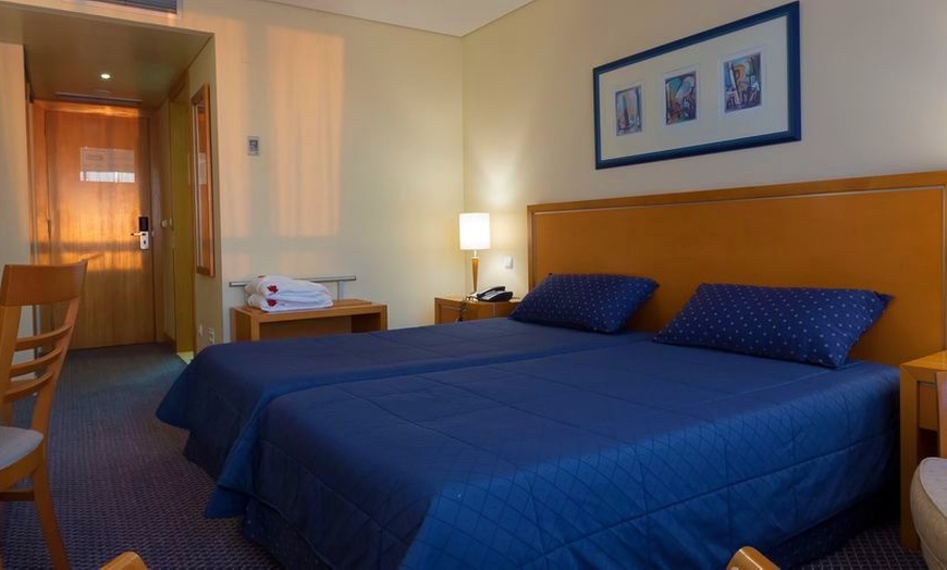 Image 4: ✈ LES AÇORES | Sao Miguel - Vila Nova Hotel 3* - Piscine extérieure