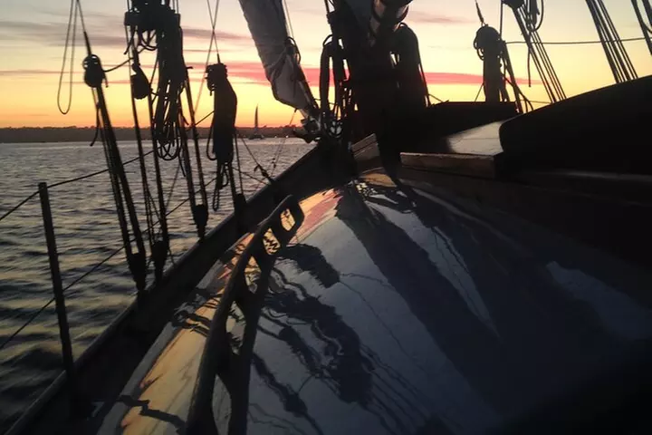 Sunset Sail On A Charming Vintage Yacht - Beer &. Wine Included