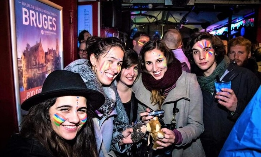 Image 10: Berlin : Silvester Pub Crawl mit 2 Stunden Open Bar
