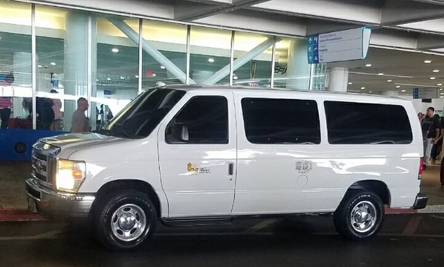 Image 1: Cairns Airport (CNS) to Cairns hotels - Arrival Private Transfer