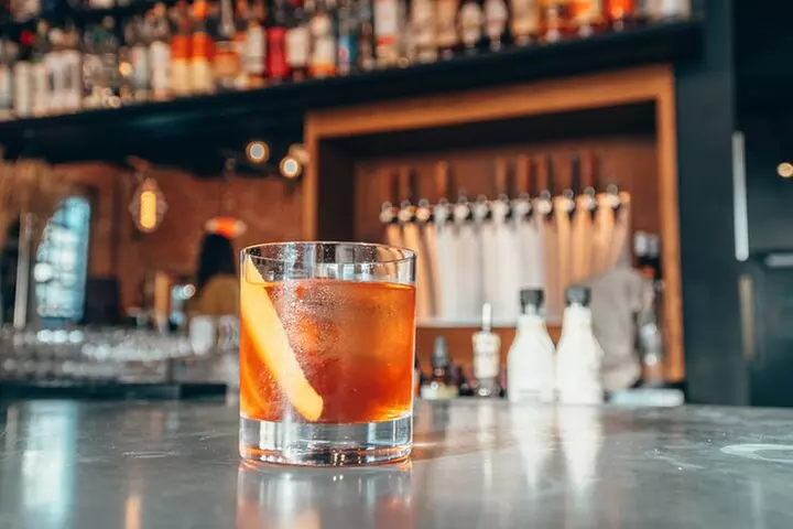 Historic Walking Tour of Victorian Louisville with Food & Bourbon