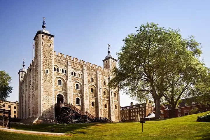 Tower of London with London Hop-On Hop-Off Tour and River Cruise