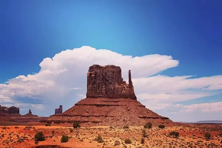 2.5 Hours Monument Valley Historical Sightseeing Tour by Jeep - Primary Image