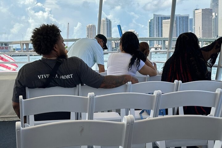 Miami Skyline 75 Min Cruise Tour Biscayne Bay Millionaire Homes