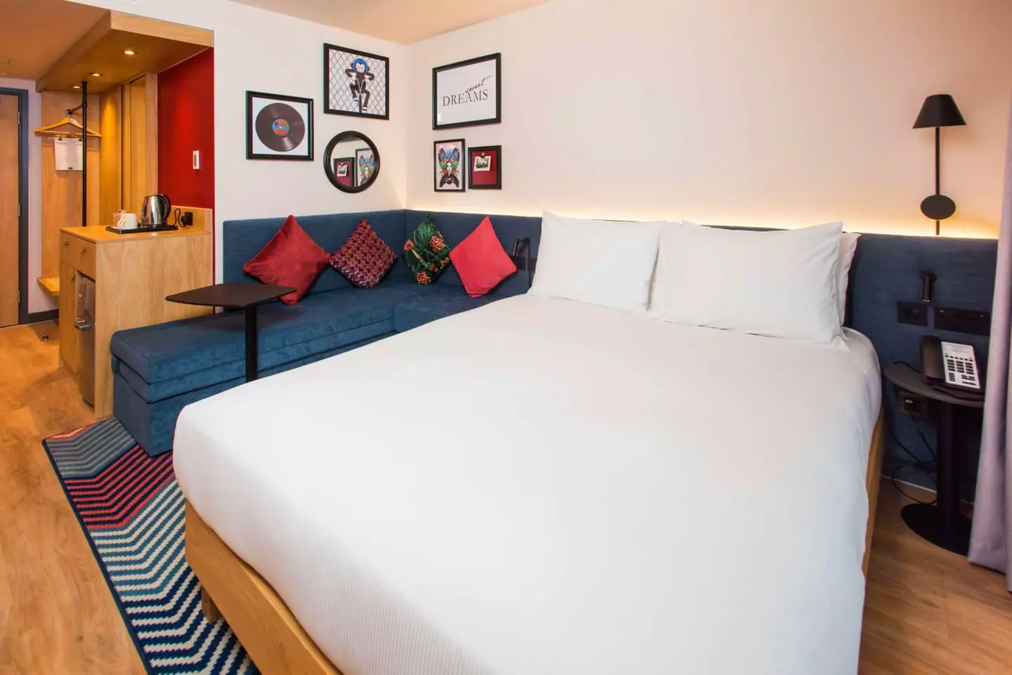 ✈ GROßBRITANNIEN | London - Hampton by Hilton London Park Royal 4*,...