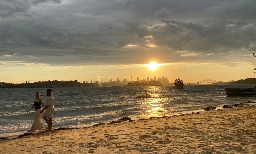 Image 3: Sydney: Golden Hour City Escape with Sunset, Picnic and Photos