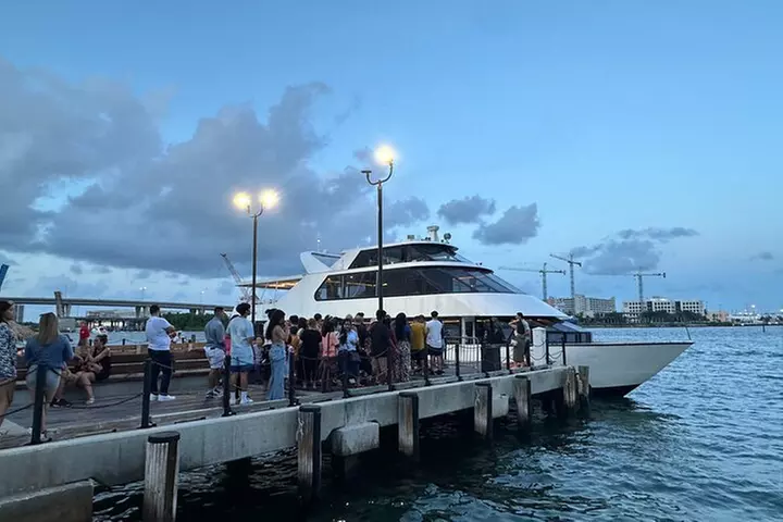 Miami Bayfront Cruises Official Millionare Homes Cruise - Primary Image