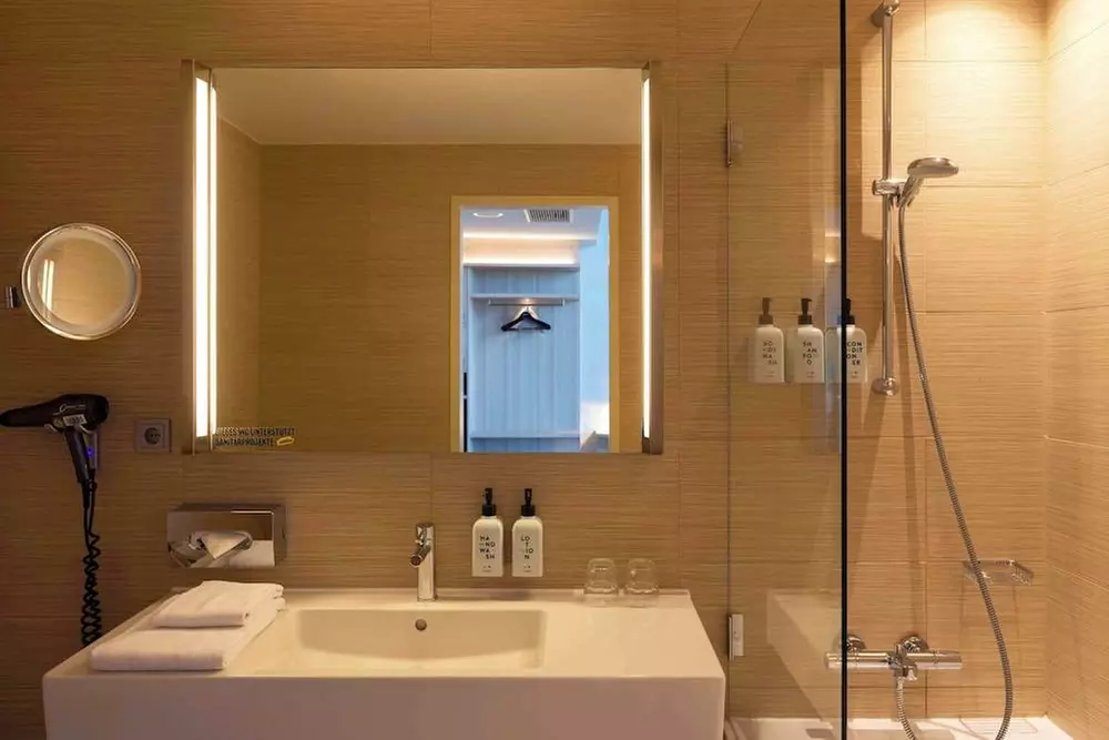 ✈ DEUTSCHLAND | Hamburg - Scandic Hamburg Emporio 4*, 2 Nächte