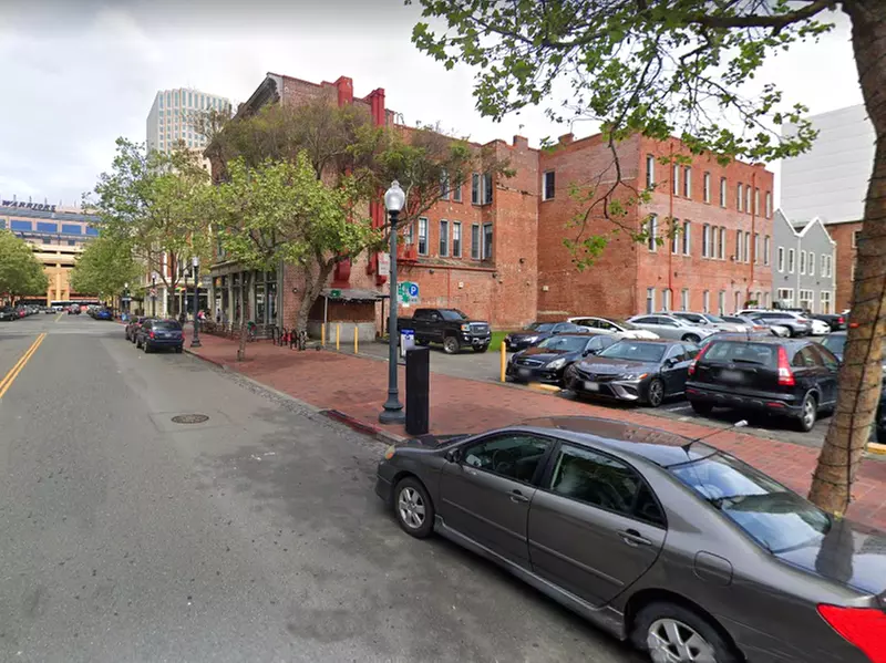 Parking at Old Oakland Lot