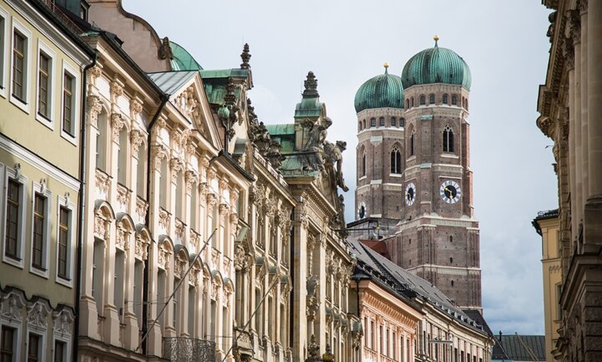 Image 3: München Sightseeing Hopping mit traditionellen Schmankerln