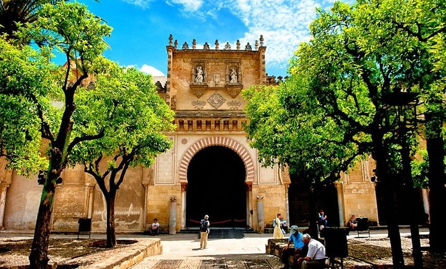Image 4: Escapada de un día a la Mezquita de Córdoba, Alcázar, Judería y la ...