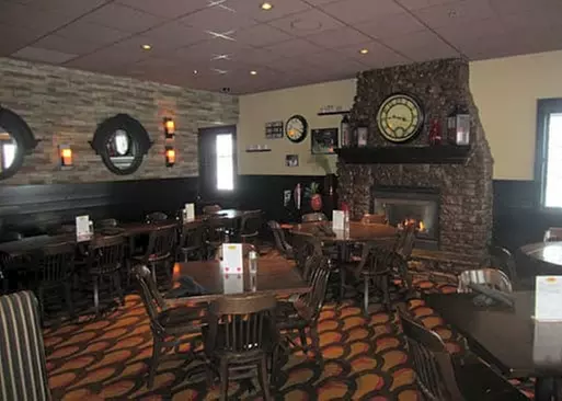 5% Cash Back at Malone's Bar & Grill
