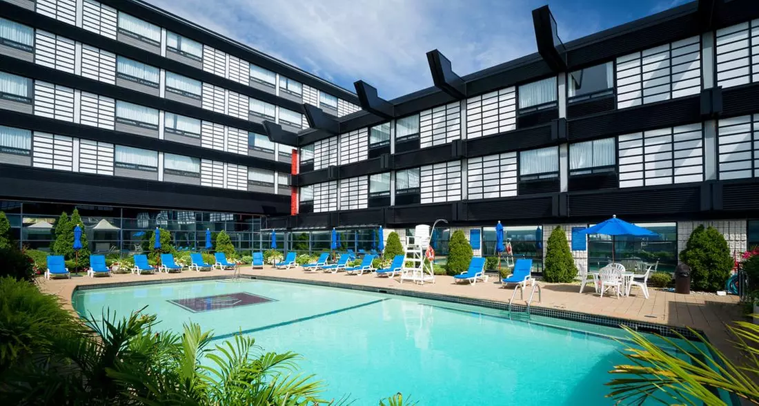 ✈ CANADA | Montreal - Hotel Ruby Foo's 4* - Outdoor swimming pool - Primary Image