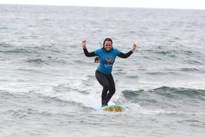 Clase de Surf Grupal en Playa de Las Américas con Fotografías