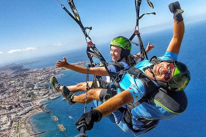 Vuelo en parapente GOLD incluyendo videos / fotos, camiseta y una b...