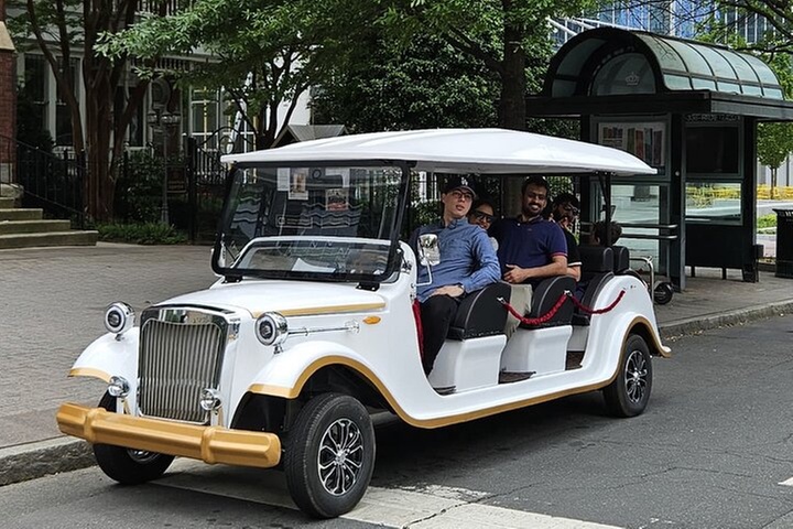 Charlotte:Historical Southern Elegance Guided Tour by Vintage Car